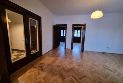 Piața Romana vav McDonald's - apartament nemobilat - 124mp - 3
