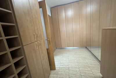 Vila individuală de vânzare cu 8 camere în zona 13 Septembrie - 9
