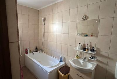 Apartament 49mp, la mansarda - cu pod !  Zona Tomis 3, Str. Zmeurei ,63500 € - 17
