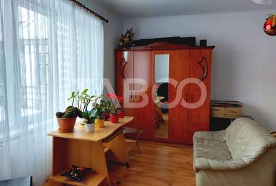 Casa si curte pretabila pentru 2 familii 980 mp teren liber Cisnadie - 11