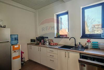Cladire de birouri de 943.29mp de vânzare în zona Hipodrom 1 - 3