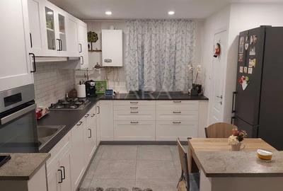 Apartament cu 3 camere decomandat, mobilat în Zorilor
