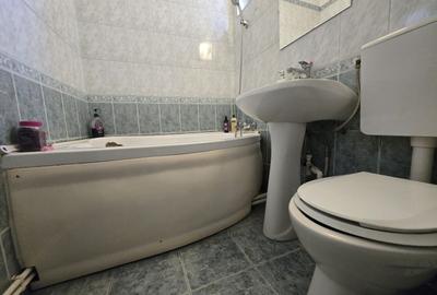 Apartament cu 3 camere  de vanzare - B dul 1 Mai - 5