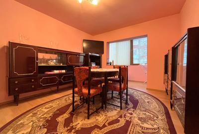 Apartament cu 3 camere semidecomandat, mobilat în Bucovina