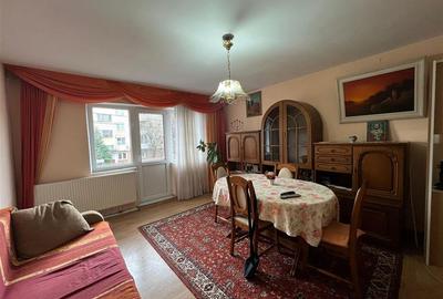 Apartament cu  4 camere si garaj zona centrala - 1