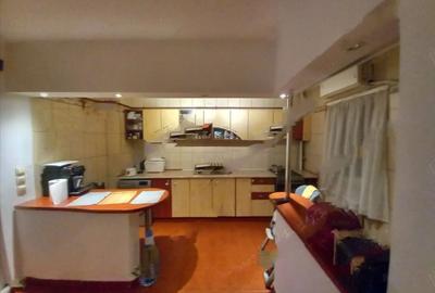 Apartament cu 3 camere decomandat în Drumul Taberei