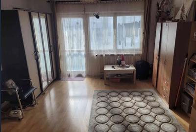 Garsoniera,Decebal,Piata Muncii,Metrou,bl.1990,reabilitat,et.1/4,DECOMANDATA - 2