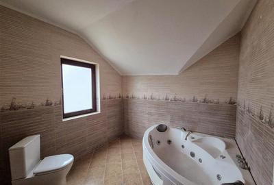 Casa de vanzare individuala cu garaj in Bucium - 11