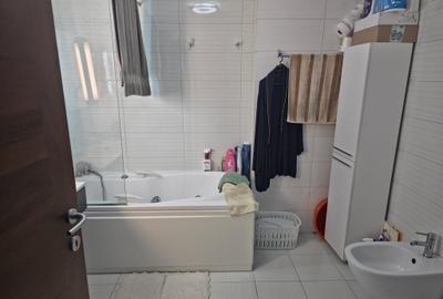 Mamaia central garsoniera decomandata, mobilata utilata vedere spre mare - 4