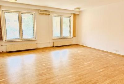 Proprietate spatioasa si versatila, formata din hochparter inalt si demisol - 13