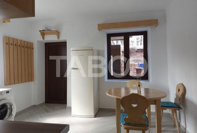 Casa 58 mp cu gradina 300 mp pet friendly central Cisnadioara - 1