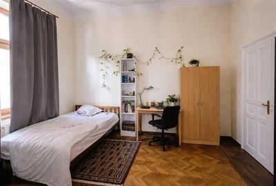 Apartament spatios cu 4 camere in inima orasului, ideal locuinta sau investitie - 9