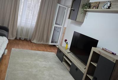 Apartament cu 3 camere decomandat în Apărătorii Patriei
