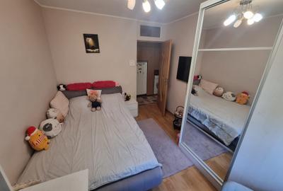Apartament cu 3 camere decomandat, mobilat în Oancea