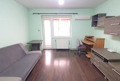 Vand apartament de 2 camere, semidecomandat , situat pe str.Ceferistilor,etaj 2 - 1
