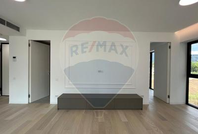 Apartament cu 2 camere semidecomandat, mobilat în Aviației