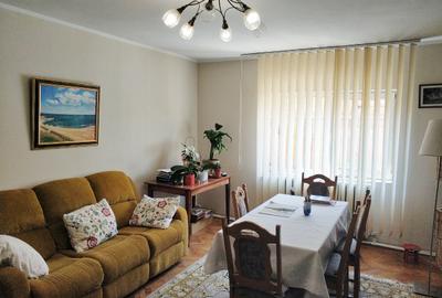 Km 4-5 - Casa renovata, situata in centrul cartierului - 1