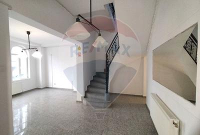 Ultracentral - Vilă 323 mp - Ideală sediu firmă / clinică / birouri - 1