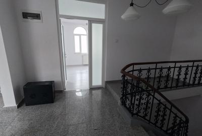 Imobil Central 355 mp | D+P+1+M | Consolidat & Renovant | 9 Camere - 24
