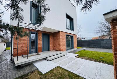 Casă individuală cu 4 camere în Tunari