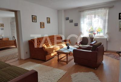 Casa de vanzare cu 2 apartamente separate si teren 544 mp Cisnadioara - 3