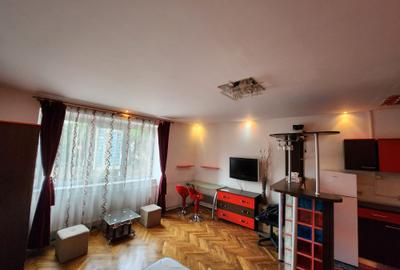 Garsoniera situata "la casa", zona 15 Noiembrie, etaj 1, mobilata si utilata! - 1