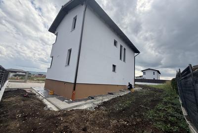 Casă individuală modernă în Dezmir, zonă exclusiv de case noi - 7