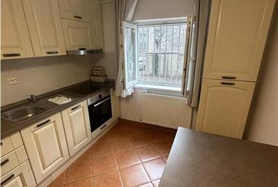 Decomandat cu 2 băi, mobilat, renovat complet - 1