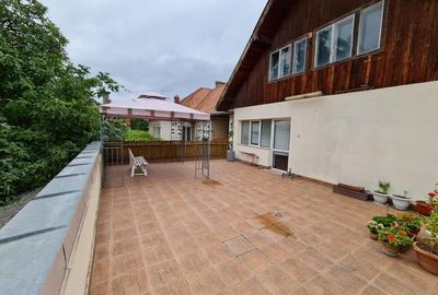 Proprietate individuala-3 apartamente,spatiu comercial,garaje,gradina,curte - 8