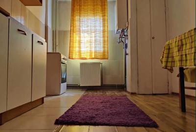 Vând apartament 2 camere, decomandat, în zona Tractorul, Brașov*