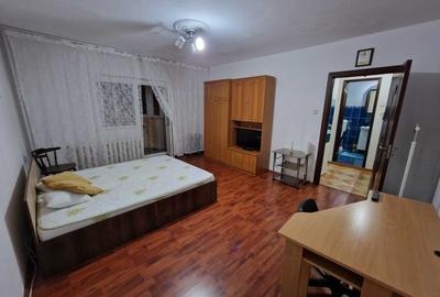 Garsonieră decomandată, mobilată în Panduri