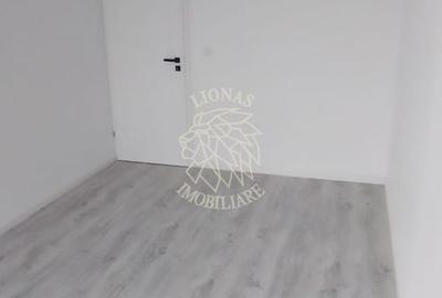 Apartament cu 3 camere semidecomandat în Calea Moldovei