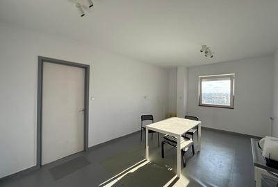 Apartament cu 3 camere semidecomandat în Complex Studențesc