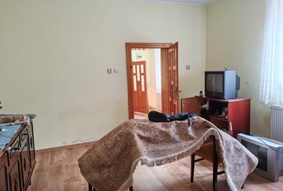 Casa 4 camere libera la vanzare VLADENI - 2