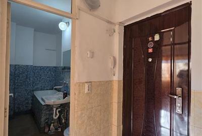 Garsoniera decomandata,etaj intermediar,Oradea,cartier Rogerius - 1