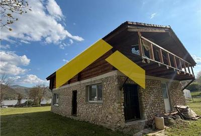 Cabana din piatra de codru si busteni pe Clisura Dunarii, Caraș-Severin - 2