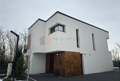 Casă individuală cu 4 camere în Mărăcineni