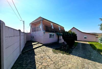 Gospodarie cu atelier si livada de vanzare in Felcheriu, Bihor - 1