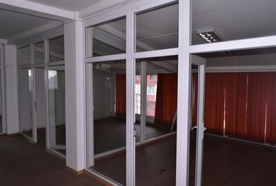 Spatiu comercial 5,4 €/mp, 740mp, Craiovei - Pitesti - 12