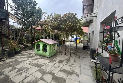 Casa de vanzare 200 mp cu spatiu comercial la parter, strada Lunga - 18