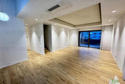 Penthouse cu 4 camere decomandat în Dacia