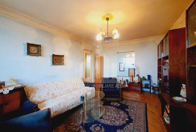 Apartament cu 3 camere decomandat în Cetate