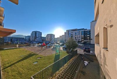 Apartament cu 2 camere nedecomandat, mobilat în Tractorul