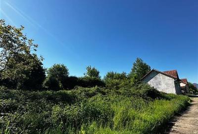 Teren Construcții intravilan de 494 mp, în Est