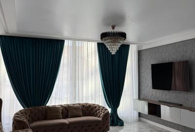 Penthouse cu 3 camere decomandat în Central