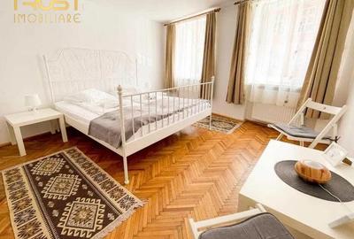 Apartament cu 2 camere decomandat în Centrul Istoric