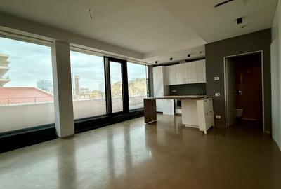 Apartament cu 3 camere semidecomandat în Floreasca