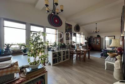 Apartament cu 3 camere semidecomandat în Andrei Mureșanu