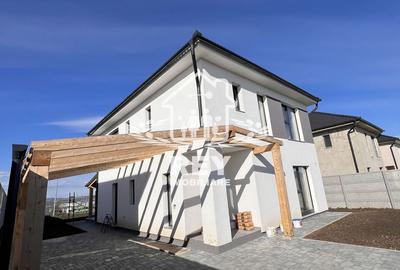 Casă individuală cu 5 camere în Șura Mică