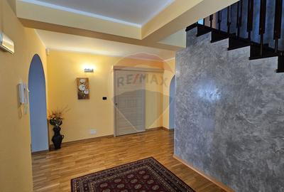 Casă / Vilă de lux cu 8 camere de vânzare in Obcini, Suceava - 8